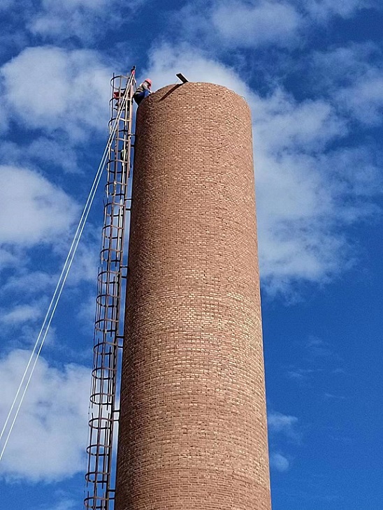 拆除煙囪公司該如何去處理和保護(hù)周邊環(huán)境?