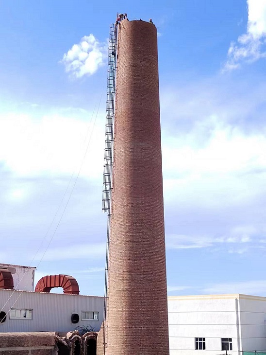 煙囪拆除公司:共筑綠色夢想——以專業(yè)之力,踐行環(huán)保理念