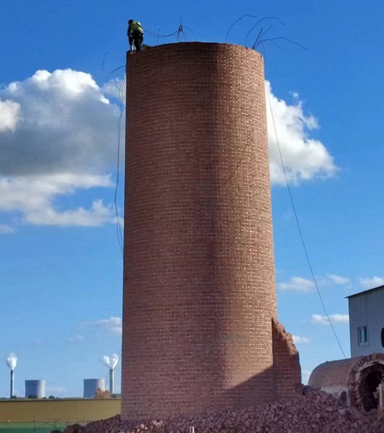 煙囪拆除公司:綠色拆除,專業(yè)承諾與行動鑄就環(huán)保